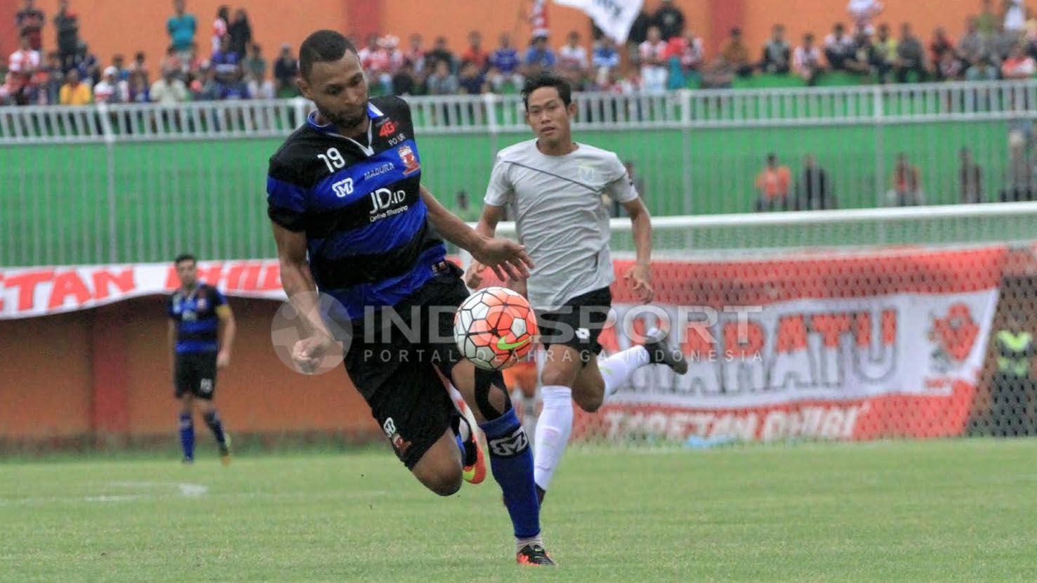 Luis Carlos Junior bertekad menjadi penyerang tersubur di Madura United. Copyright: © Ian Setiawan/Indosport